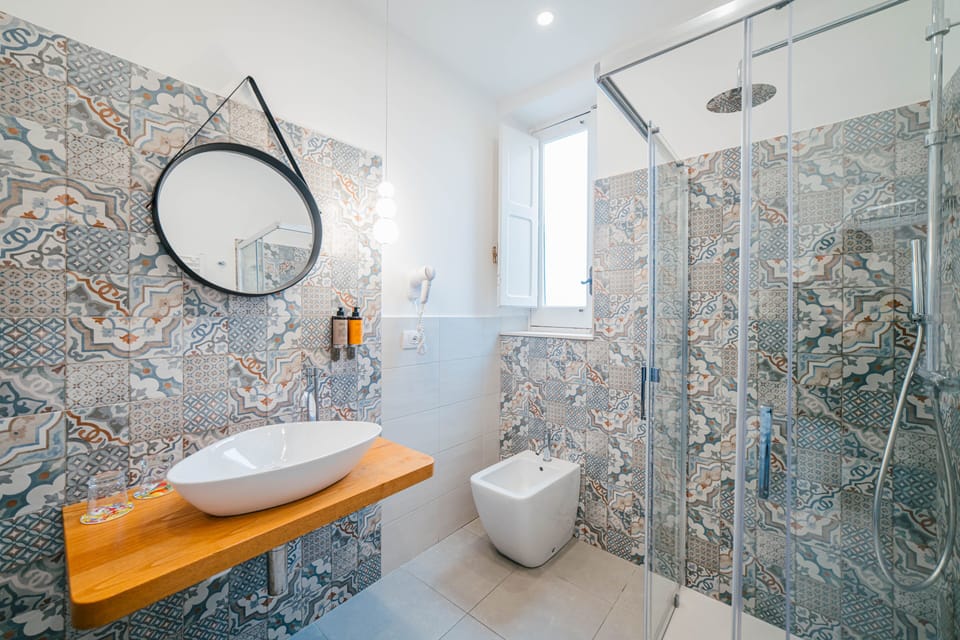 Double Room, 1 Double Bed, Balcony | Bathroom | Shower, free toiletries, hair dryer, bidet
