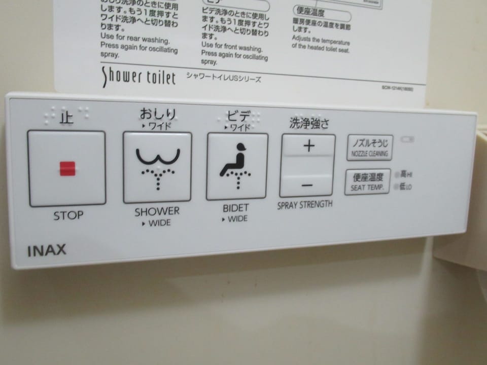 Combined shower/tub, deep soaking tub, free toiletries, hair dryer