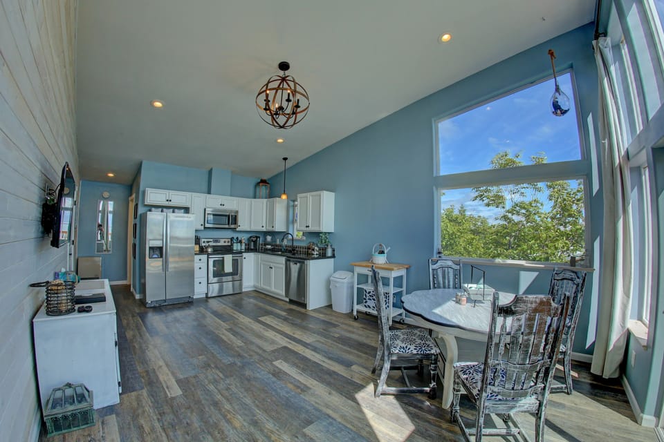 Luxury Penthouse, Multiple Beds, Ocean View | Living area | 49-inch flat-screen TV with satellite channels, LED TV, Netflix