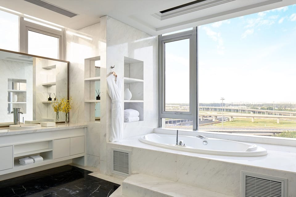 Separate tub and shower, deep soaking tub, rainfall showerhead