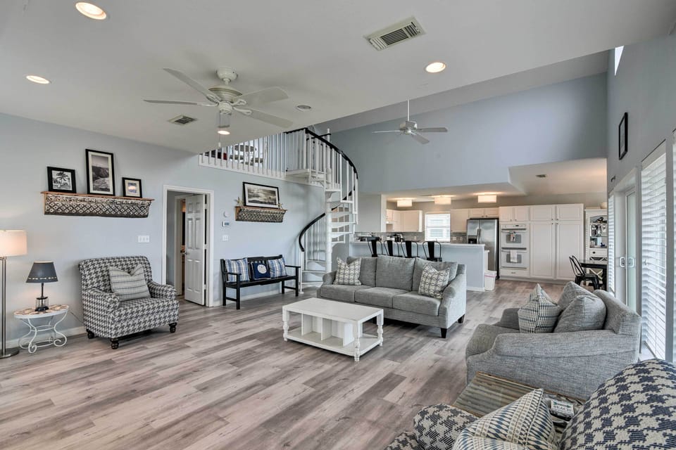 Main Living Space | Smart TV | Central A/C & Heat