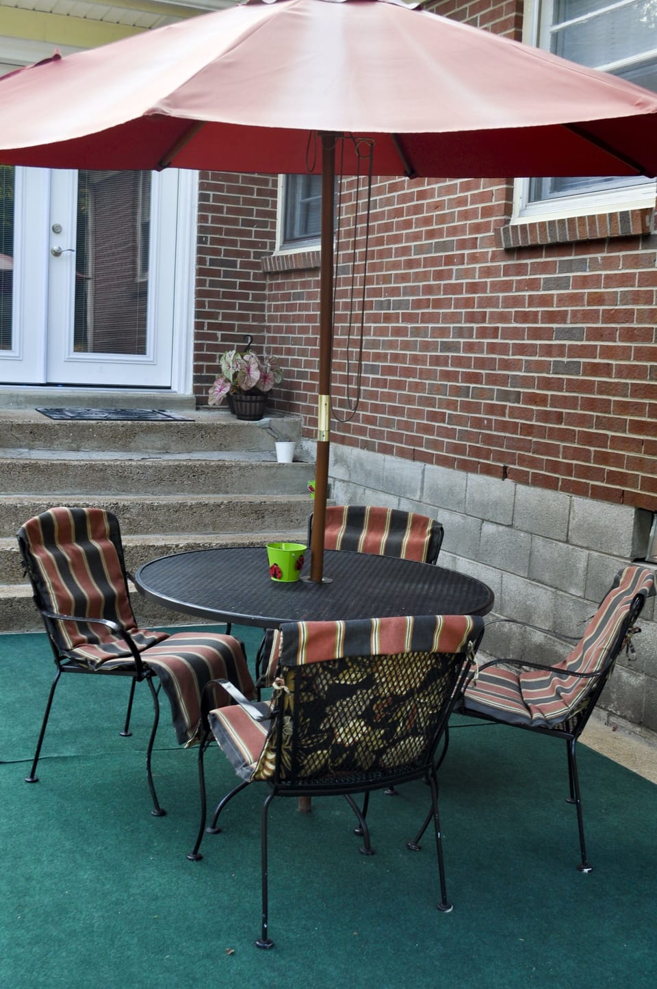Backyard lounge 