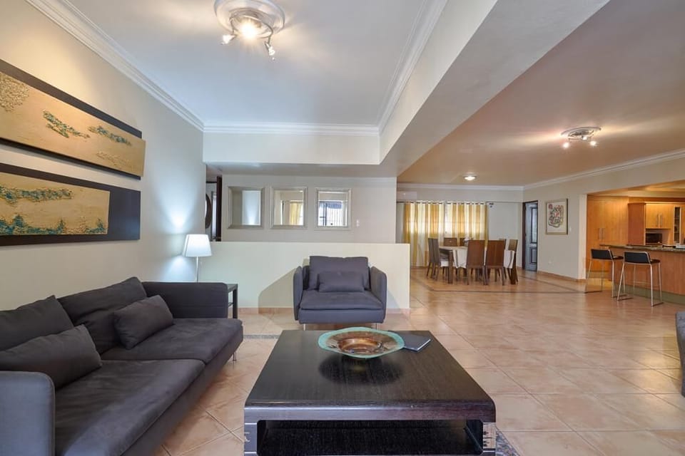 Stylish Living Room, 1 Queen Sofabed, A/C 