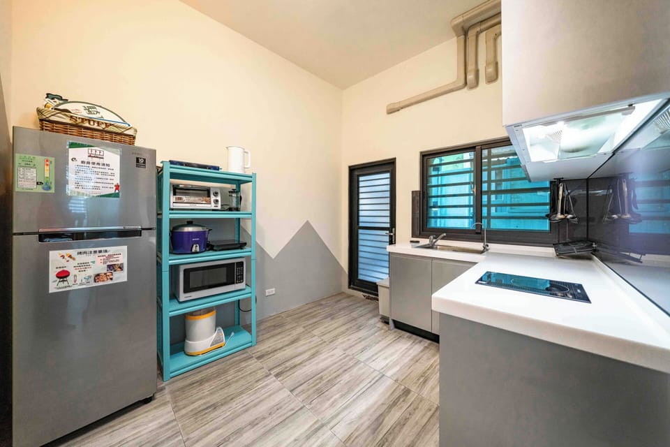 Deluxe Double Room, Non Smoking, City View | Private kitchen | Fridge