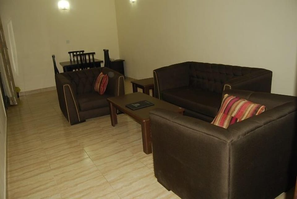 Deluxe Room | Living area | Flat-screen TV