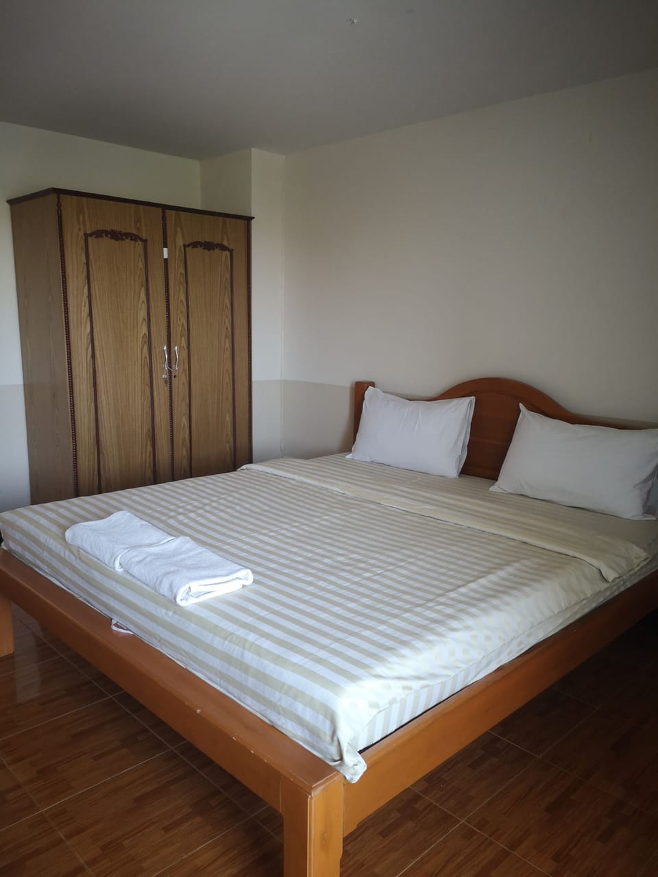 Standard Double Room | Desk, free WiFi, bed sheets