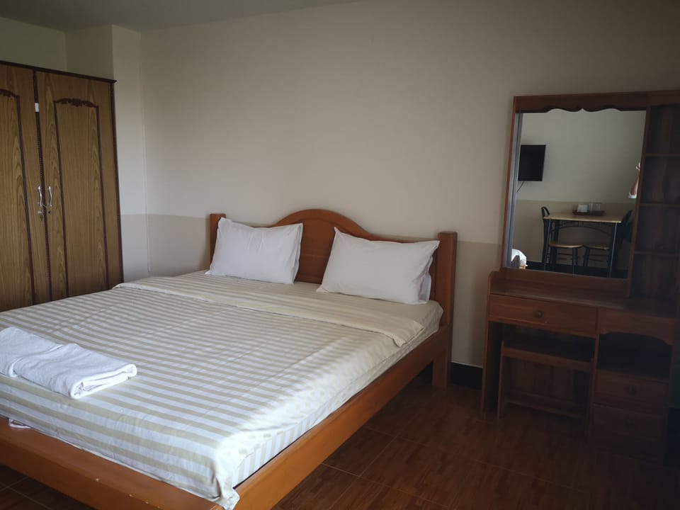 Standard Double Room | Desk, free WiFi, bed sheets