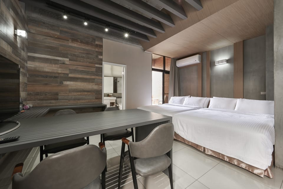 Minibar, desk, soundproofing, free WiFi