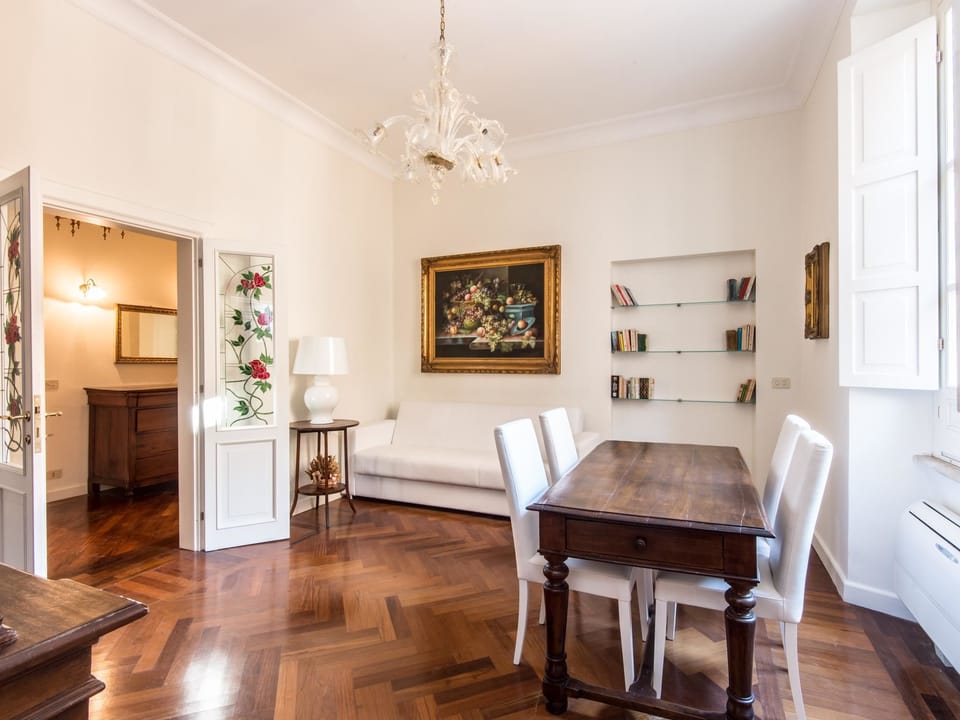 Apartment (4 Bedrooms) | Living area | TV, fireplace