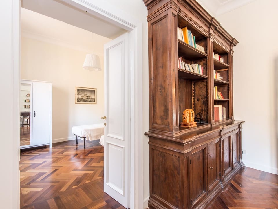 Apartment (4 Bedrooms) | Living area | TV, fireplace