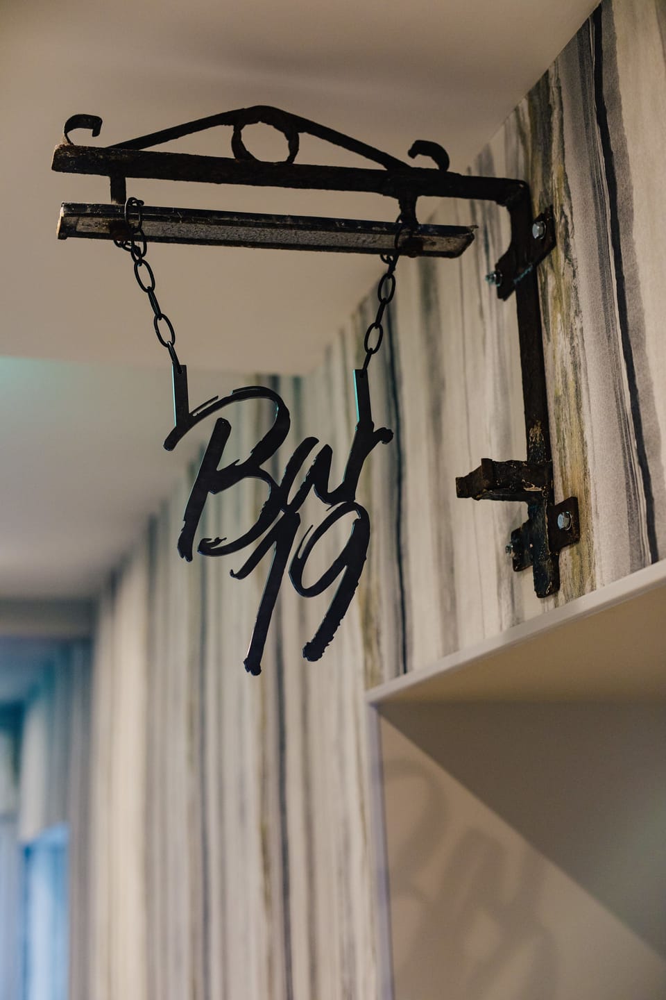 2 restaurants, lunch served