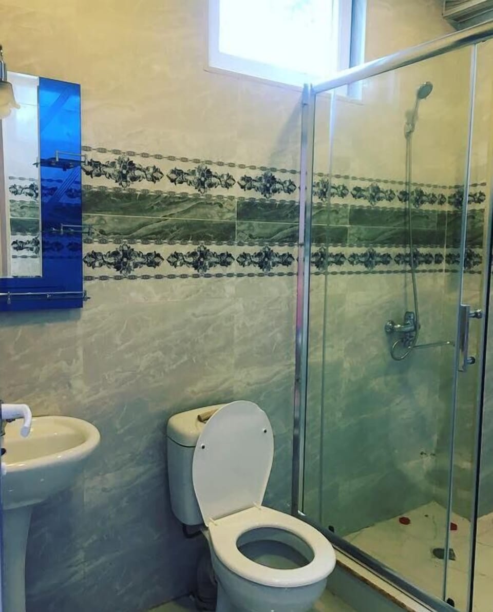 Shower, towels, soap, shampoo
