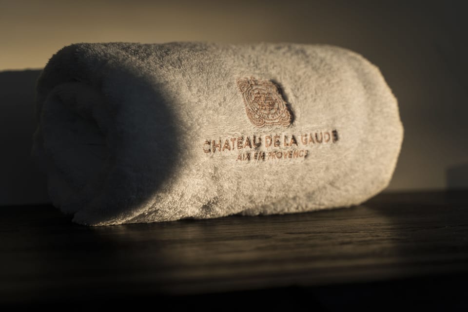 Couples treatment rooms, sauna, steam room, body treatments