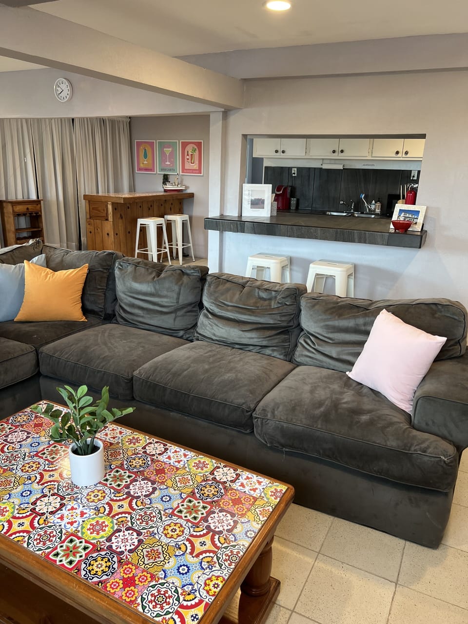 Living Room w/ Large Comfy Sectional. TV w/ Netflix and YT. DVD Player w/ Movies