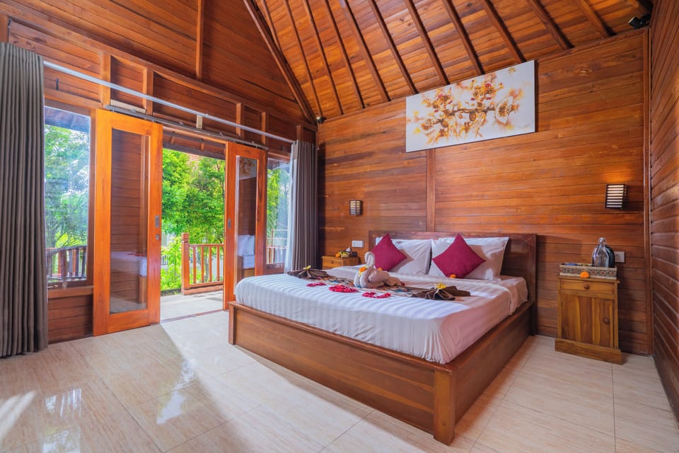 Deluxe Bungalow, 1 Bedroom | Minibar, desk, free WiFi, bed sheets