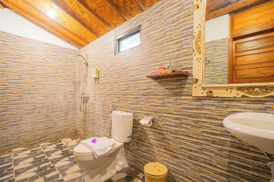 Deluxe Bungalow, 1 Bedroom | Bathroom | Shower, free toiletries, hair dryer (on request), towels