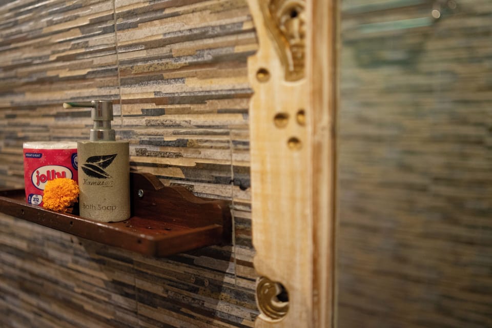 Deluxe Bungalow, 1 Bedroom | Bathroom | Shower, free toiletries, hair dryer, towels