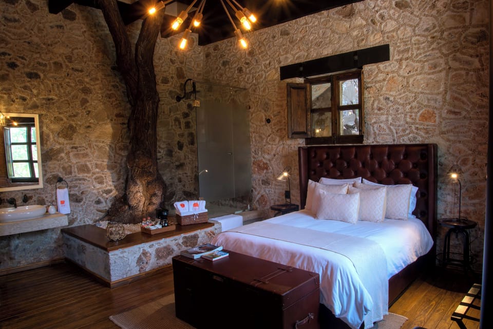 Romantic Room, 1 Queen Bed | In-room safe, free WiFi, bed sheets