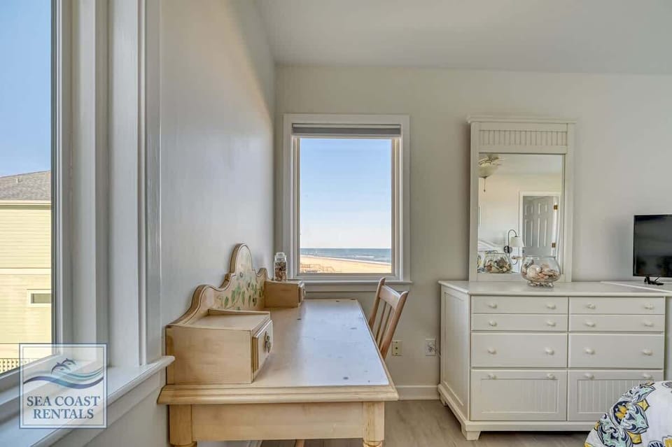 Level 3 Primary Bedroom Suite with King