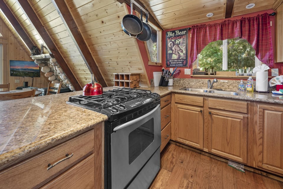 Kitchen - A fully equipped kitchen, all with granite countertops.
