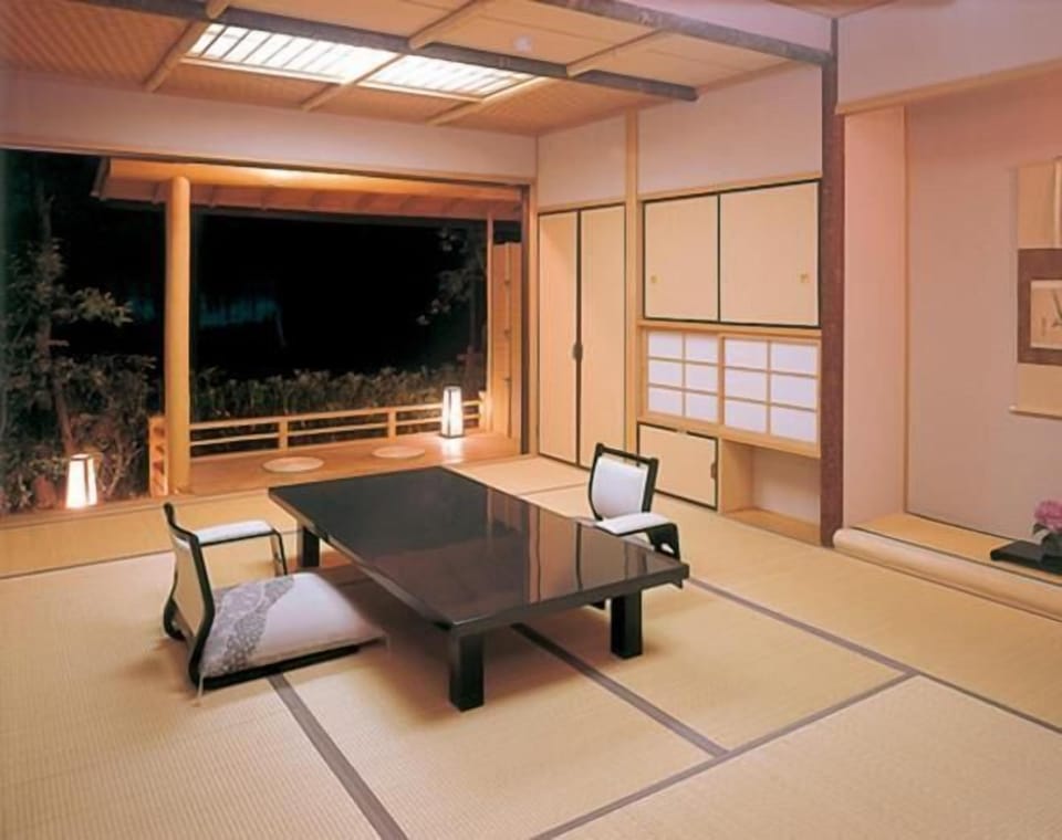 Nishiyama Onsen Keiunkan Ryokan in Shizuoka Prefecture
