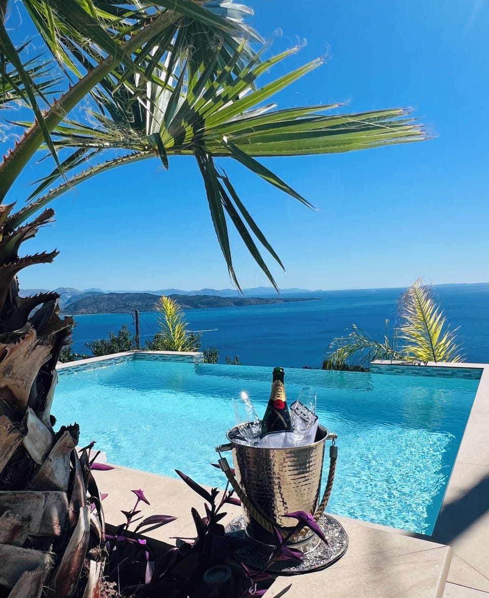 Edge of infinity pool
