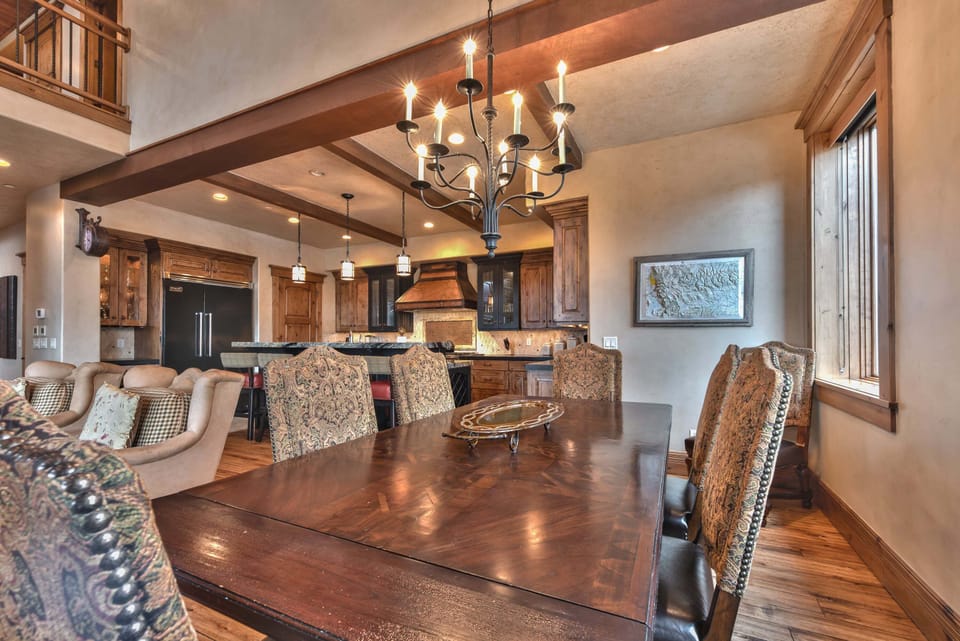 Dining Area with Seating for up to 8 People