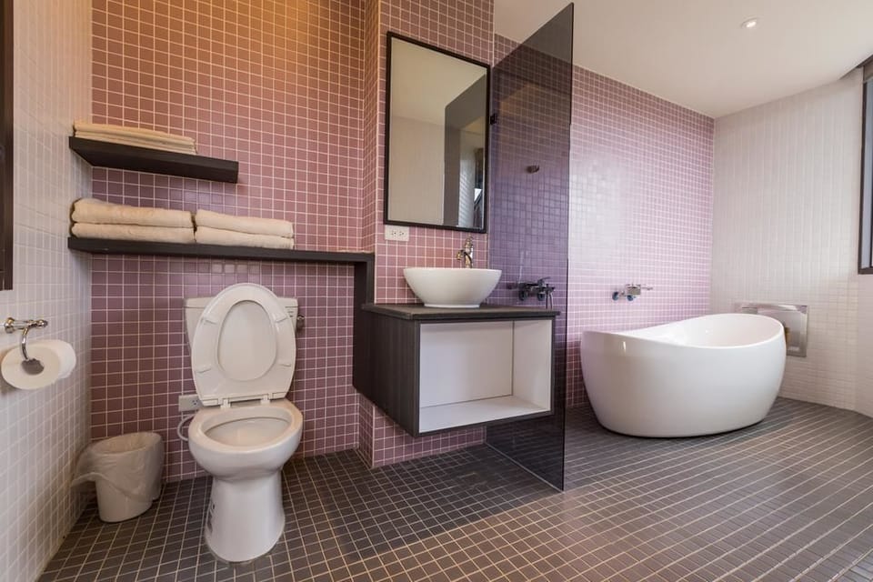 Family Room, 3 Bedrooms, Non Smoking, Ocean View | Bathroom | Separate tub and shower, hair dryer, slippers, bidet