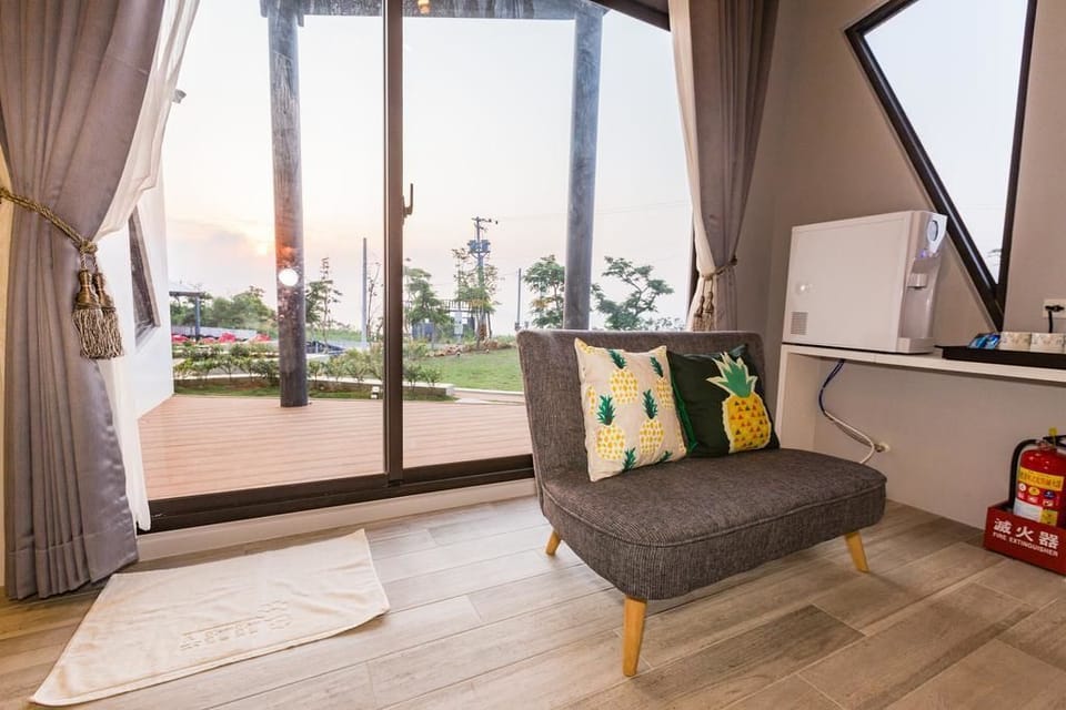 Quadruple Room (105) | Desk, blackout drapes, soundproofing, free WiFi