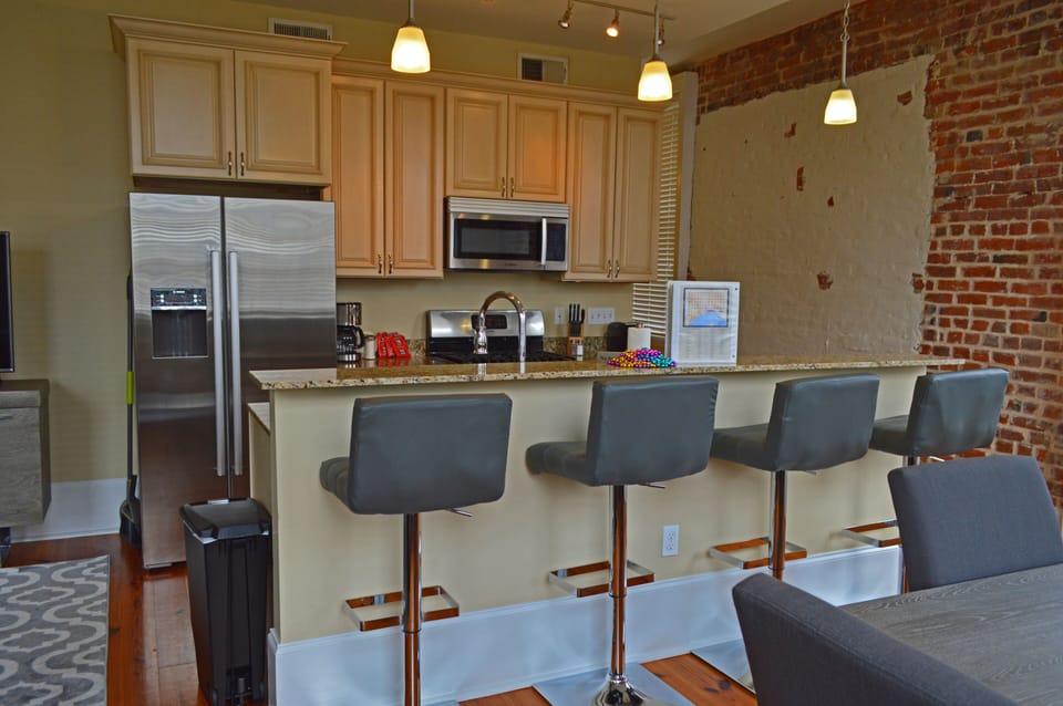 Breakfast Bar seating for 4
