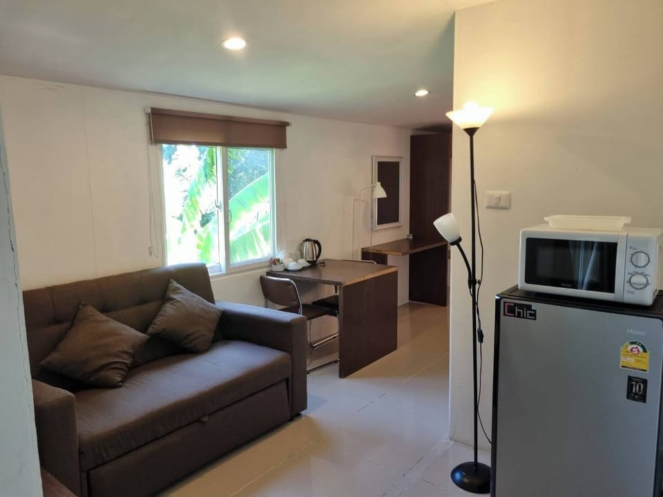 Triple Family | In-room safe, blackout drapes, free WiFi, bed sheets