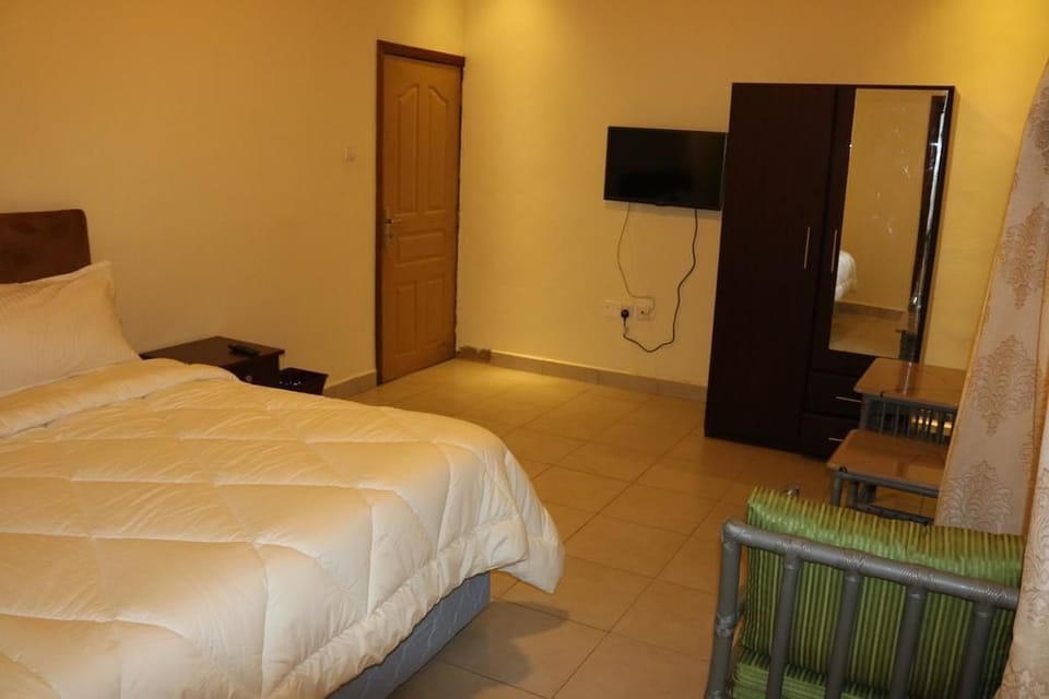 Deluxe Apartment | 1 bedroom, blackout drapes, WiFi (free), bed sheets