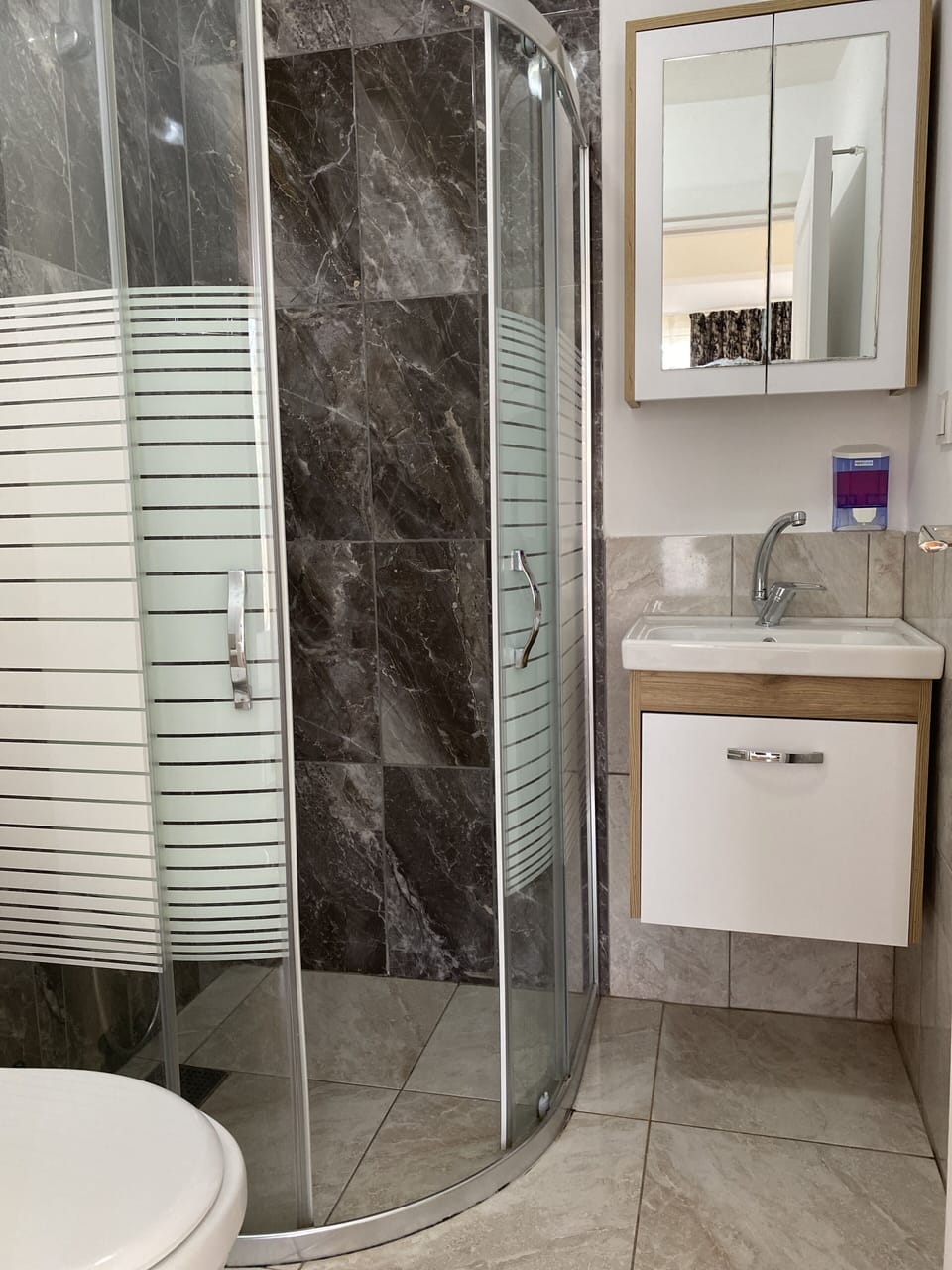 Design Double Room, 1 Queen Bed, Garden View | Bathroom | Shower, free toiletries, hair dryer, slippers