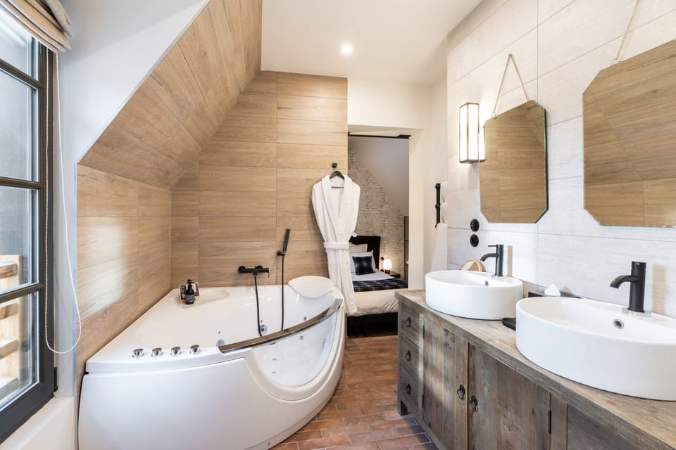 Grand Suite, 1 King Bed, Bathtub (Biggy Suite) | Bathroom | Hair dryer, bathrobes, towels, soap