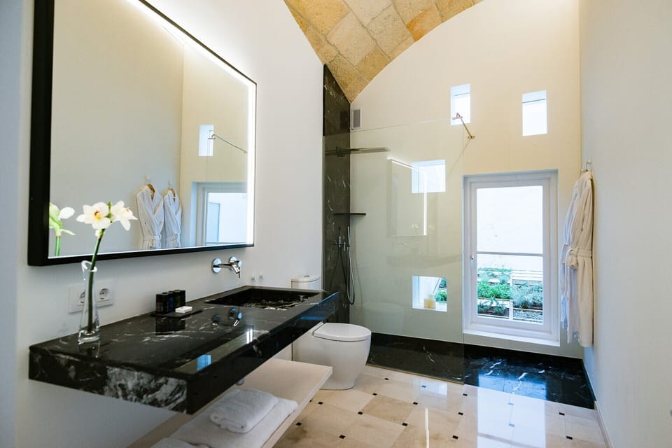 Deluxe Suite, Terrace | Bathroom | Shower, rainfall showerhead, designer toiletries, hair dryer