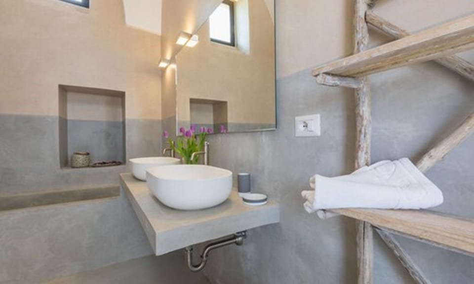 Suite | Bathroom sink