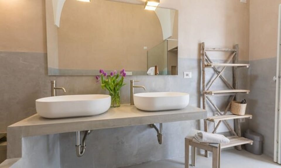 Suite | Bathroom sink