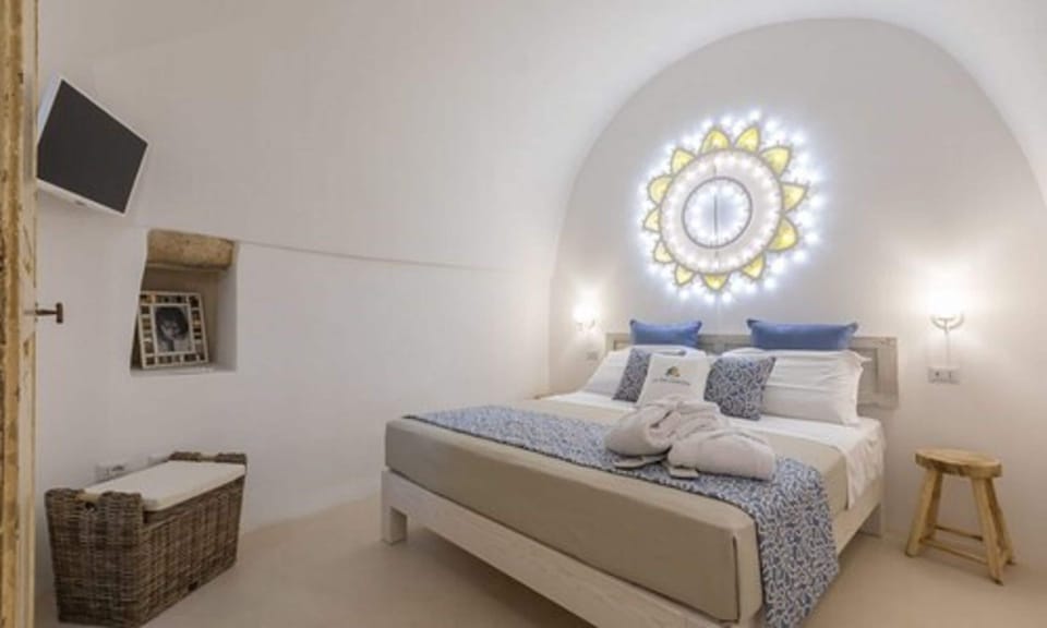 Standard Double Room | Minibar, in-room safe, desk, soundproofing