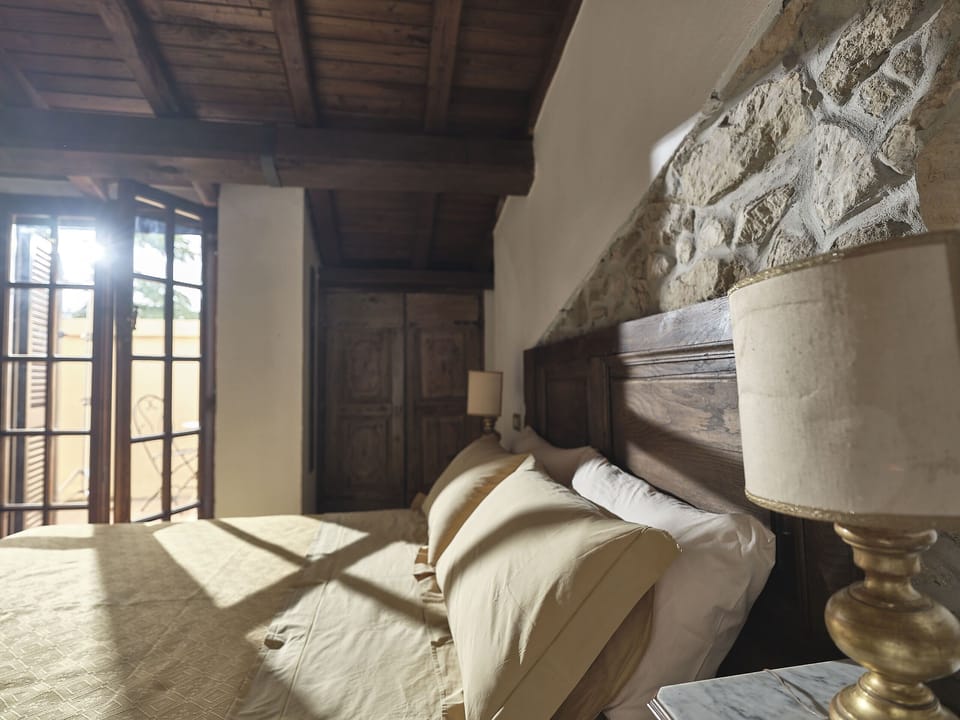 Duplex, 1 Bedroom (Casa di Castore) | Individually furnished, blackout drapes, free WiFi, bed sheets