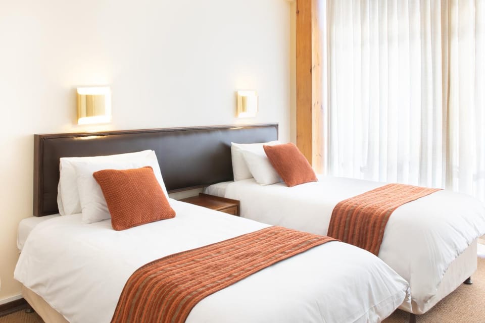 Double Room | Desk, WiFi (free), bed sheets