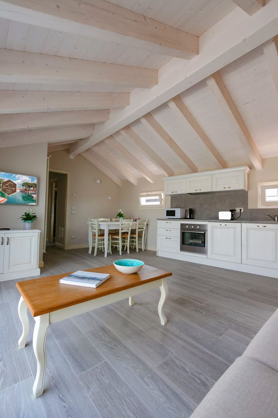 Loft, 2 Bedrooms, Terrace | Living area | Smart TV, Netflix