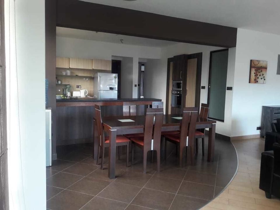 Apartment, 3 Bedrooms | In-room dining
