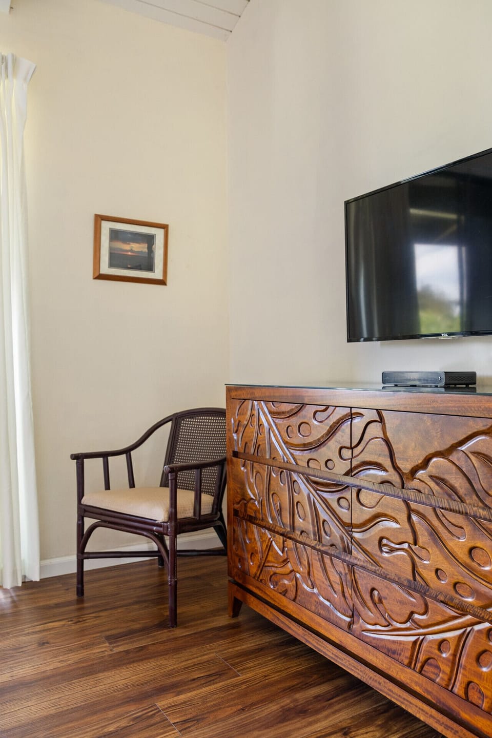 Simple desk nook beside the TV for easy downtime or planning.