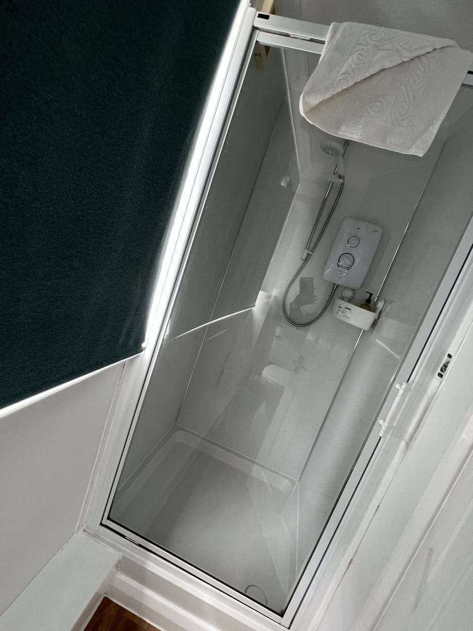 Double Room (19 - Room Only) | Bathroom | Free toiletries, towels