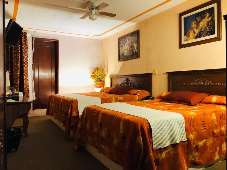 Family Room | Iron/ironing board, free WiFi