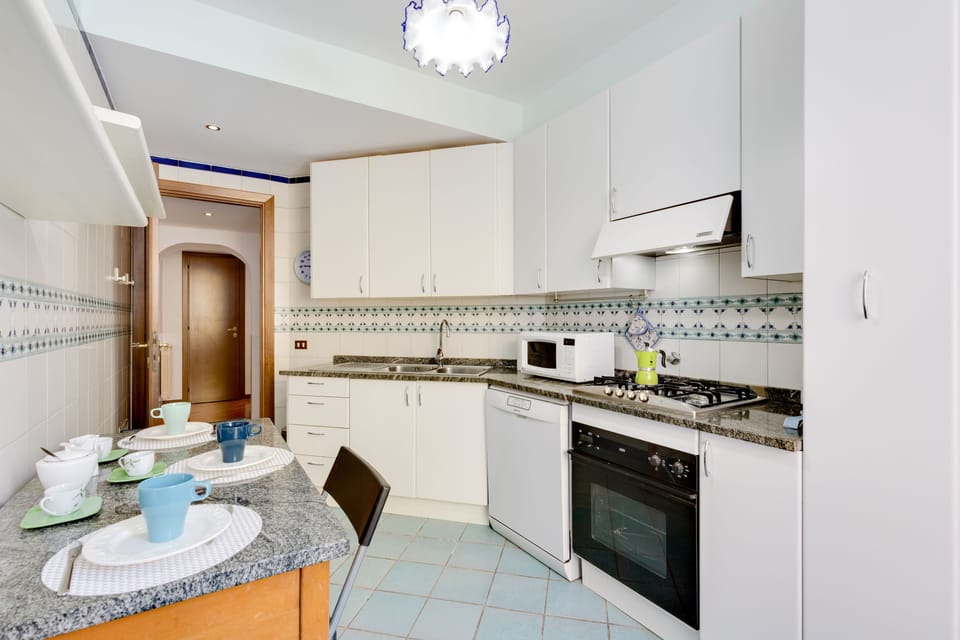 Apartment, 2 Bedrooms | Private kitchen | Full-size fridge, microwave, oven, stovetop
