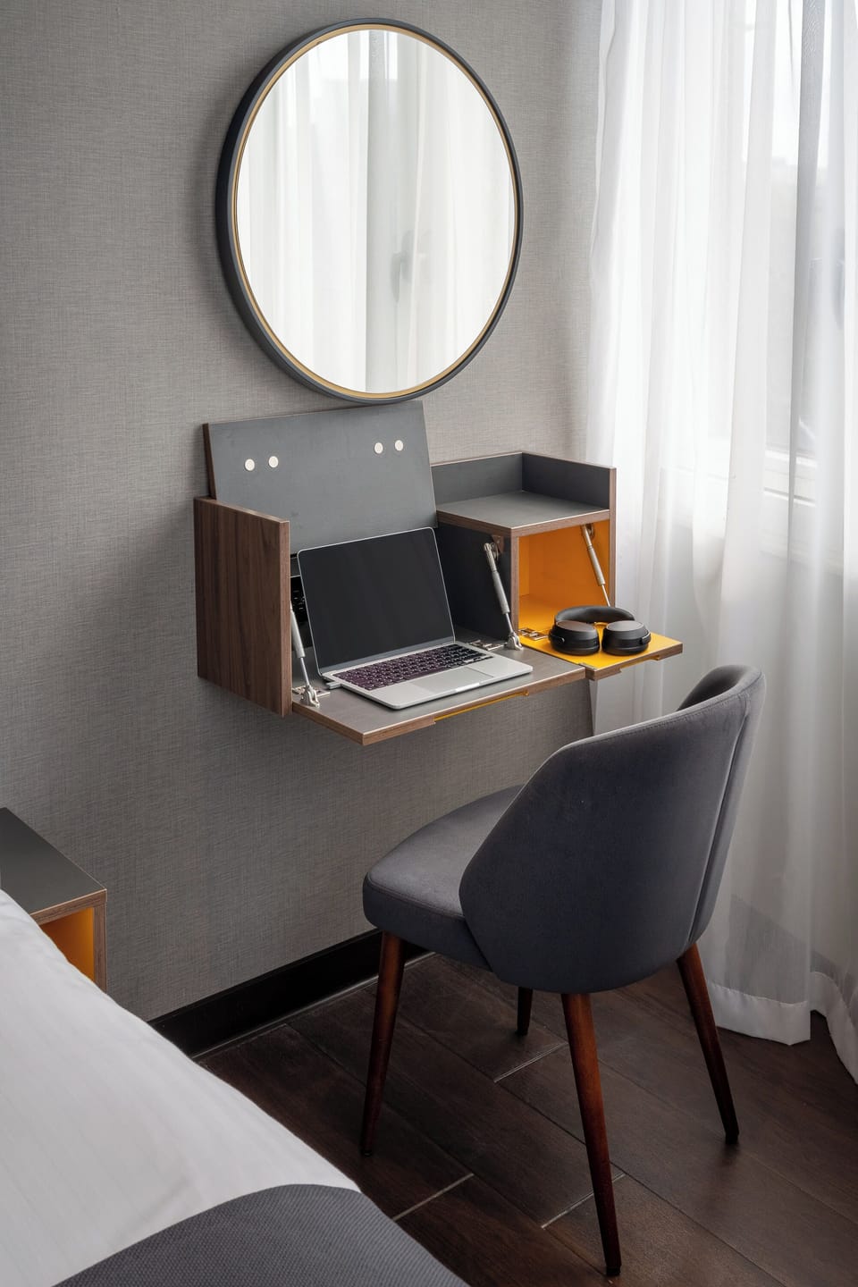Pillowtop beds, in-room safe, desk, laptop workspace