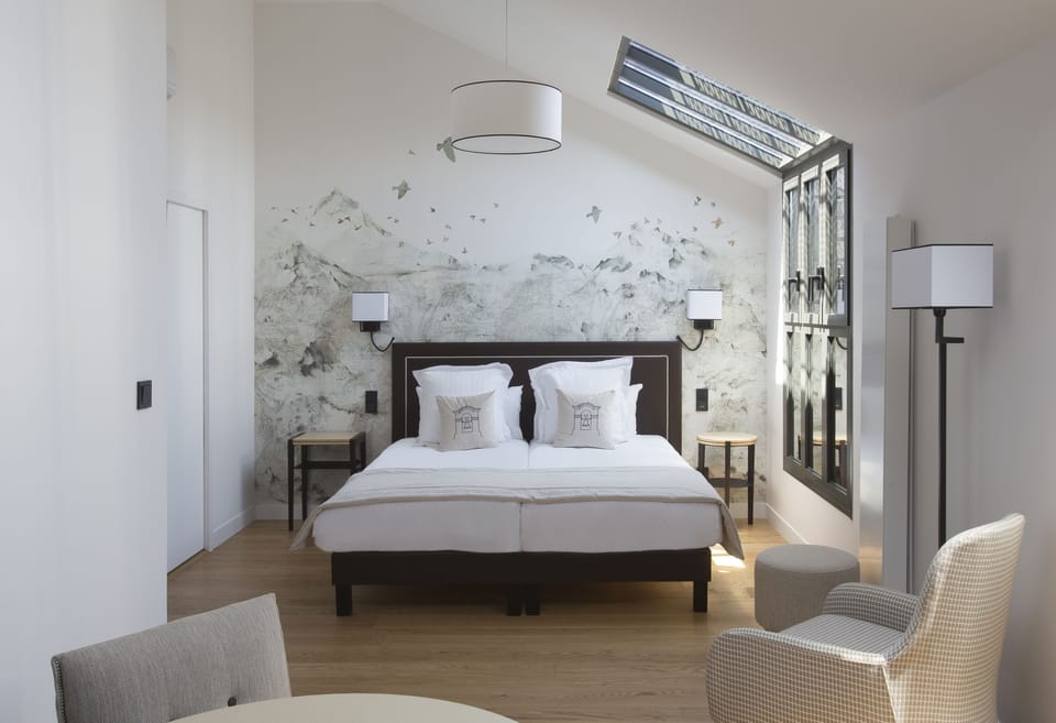 Deluxe Studio | In-room safe, blackout drapes, soundproofing, iron/ironing board