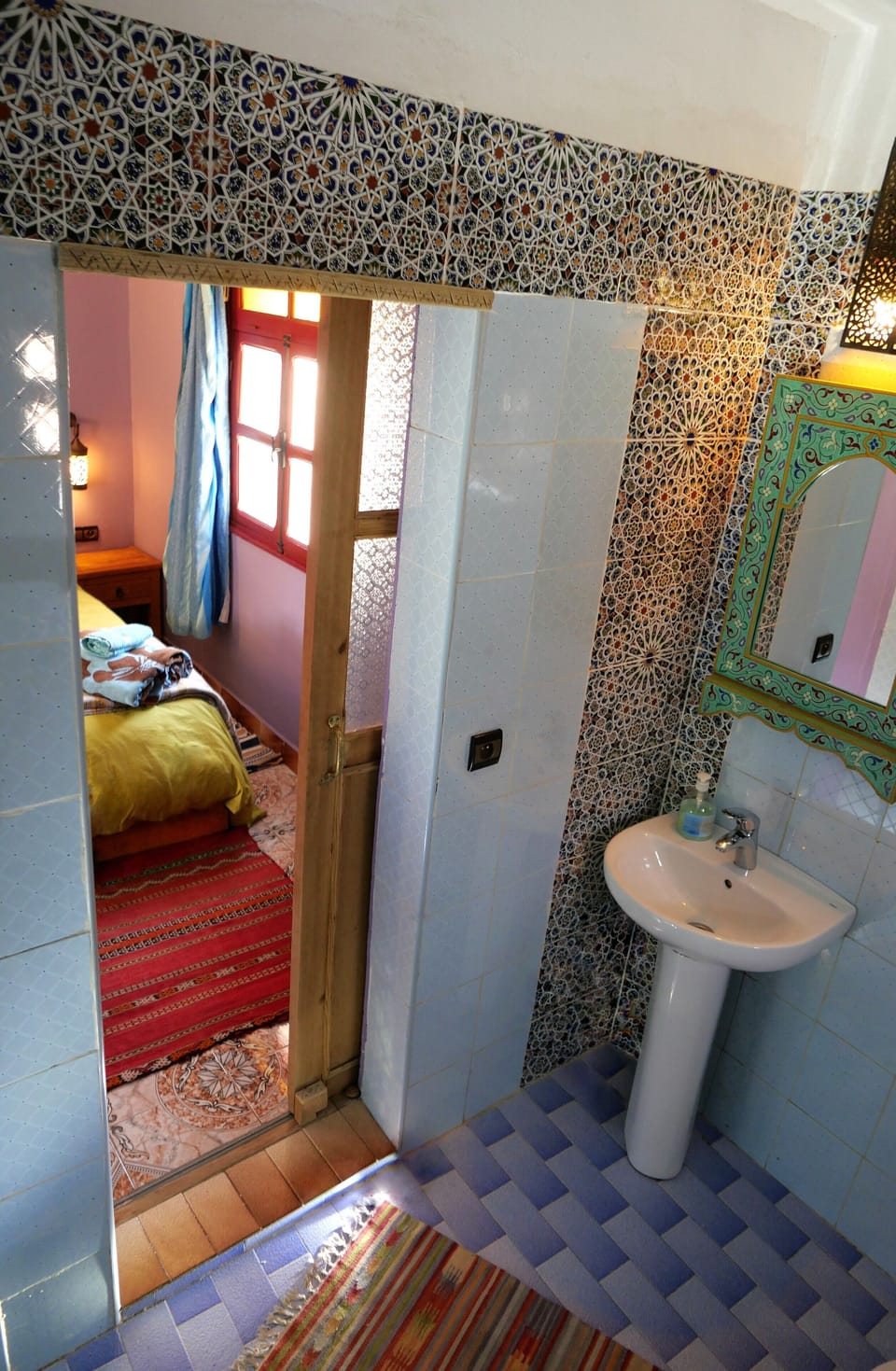 Senior Suite | Bathroom | Shower, free toiletries, bathrobes, towels
