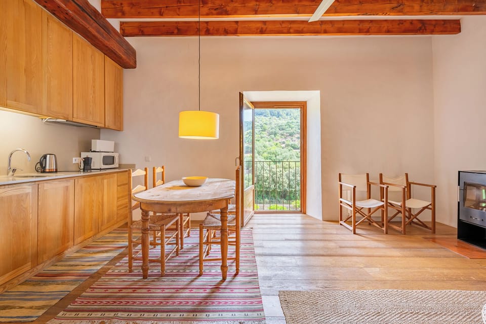 Apartment, 1 Bedroom, Mountain View | Private kitchen | Full-size fridge, microwave, oven, stovetop